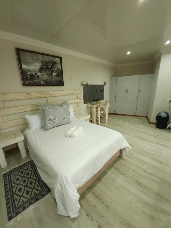 Rusplek Guesthouse And Conference Centre Блоемфонтейн Екстериор снимка