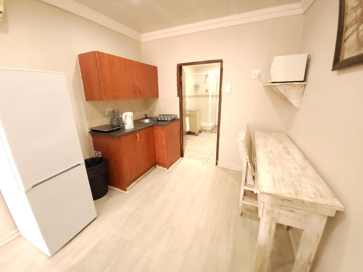 Rusplek Guesthouse And Conference Centre Блоемфонтейн Екстериор снимка