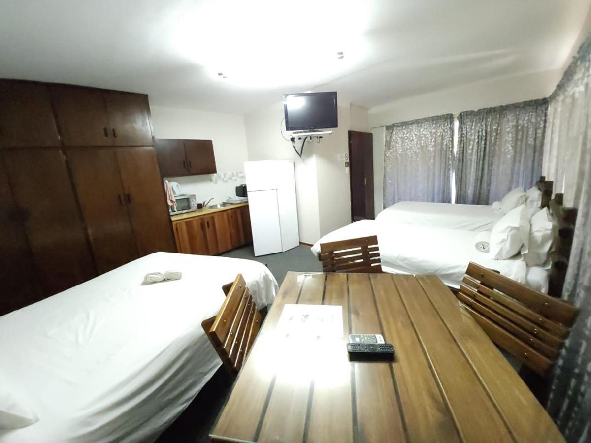 Rusplek Guesthouse And Conference Centre Блоемфонтейн Екстериор снимка
