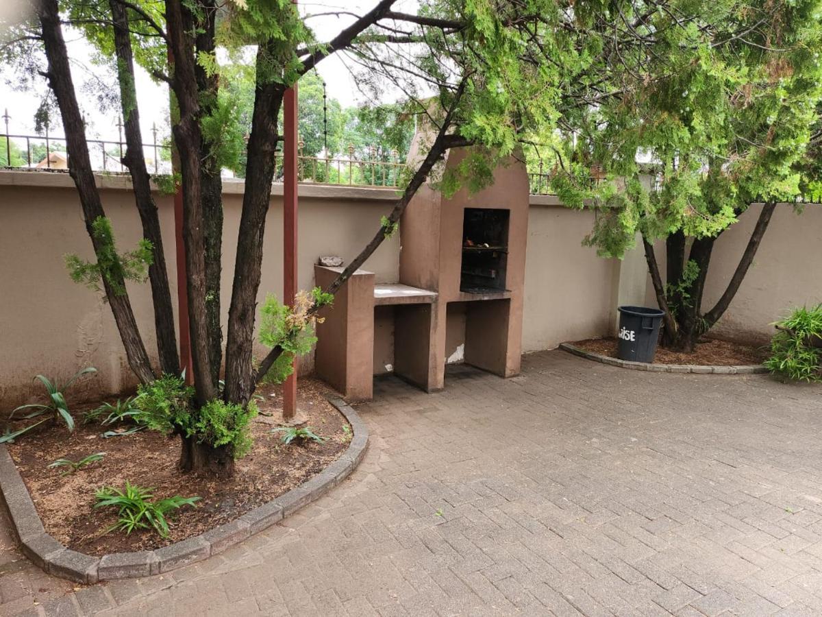 Rusplek Guesthouse And Conference Centre Блоемфонтейн Екстериор снимка